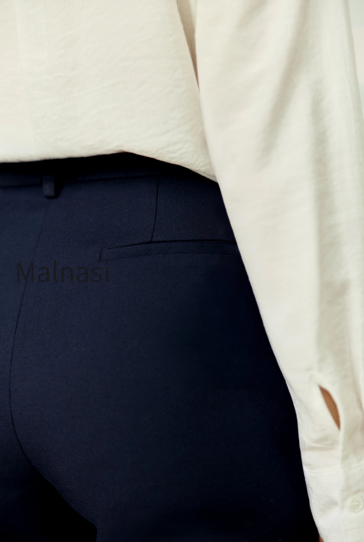 pantalon-cigarette-marine-parfait